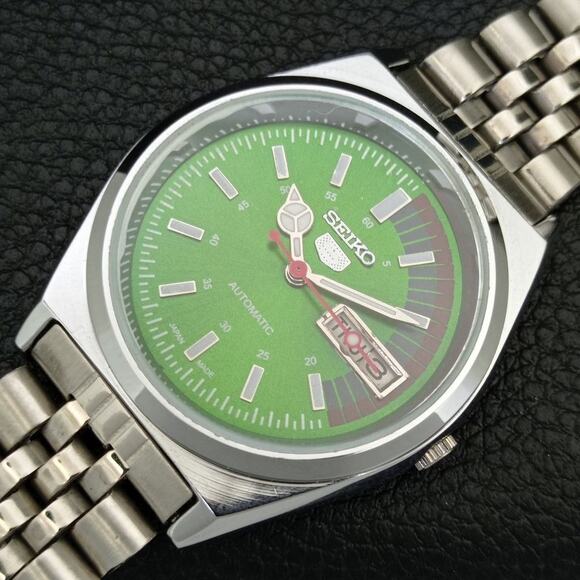 Vintage 1992 Seiko Automatic Mens Silver Watch W/daydate & Green accents - Picture 6 of 10